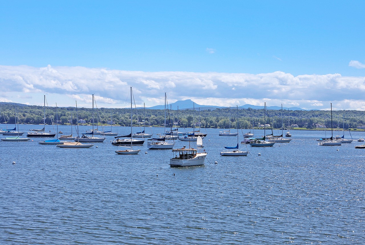 Lake Champlain: 122 Sledrunner Rd, Shelburne, VT