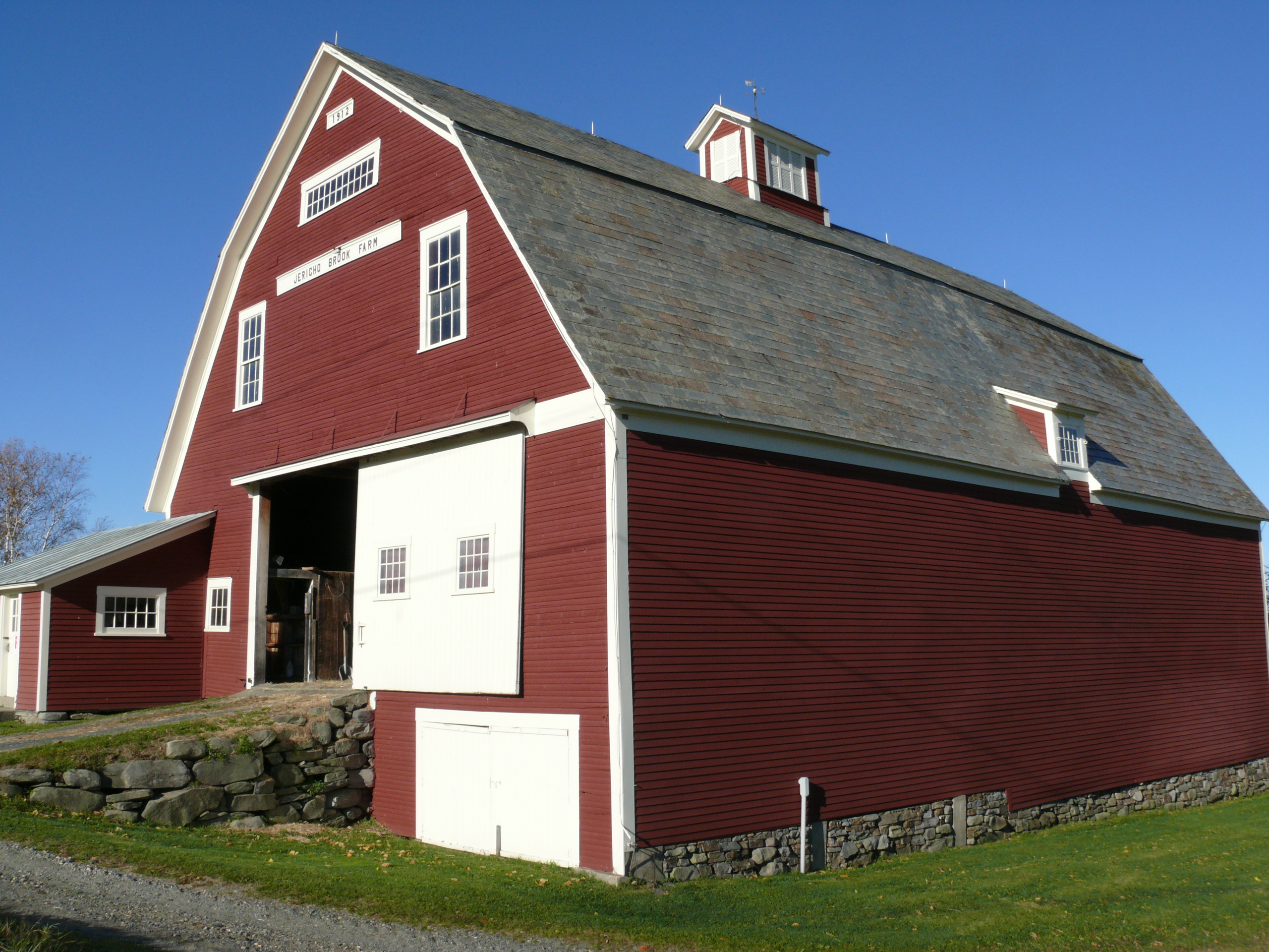 Barn_Jericho Brook Farm, Hartford, Vermont