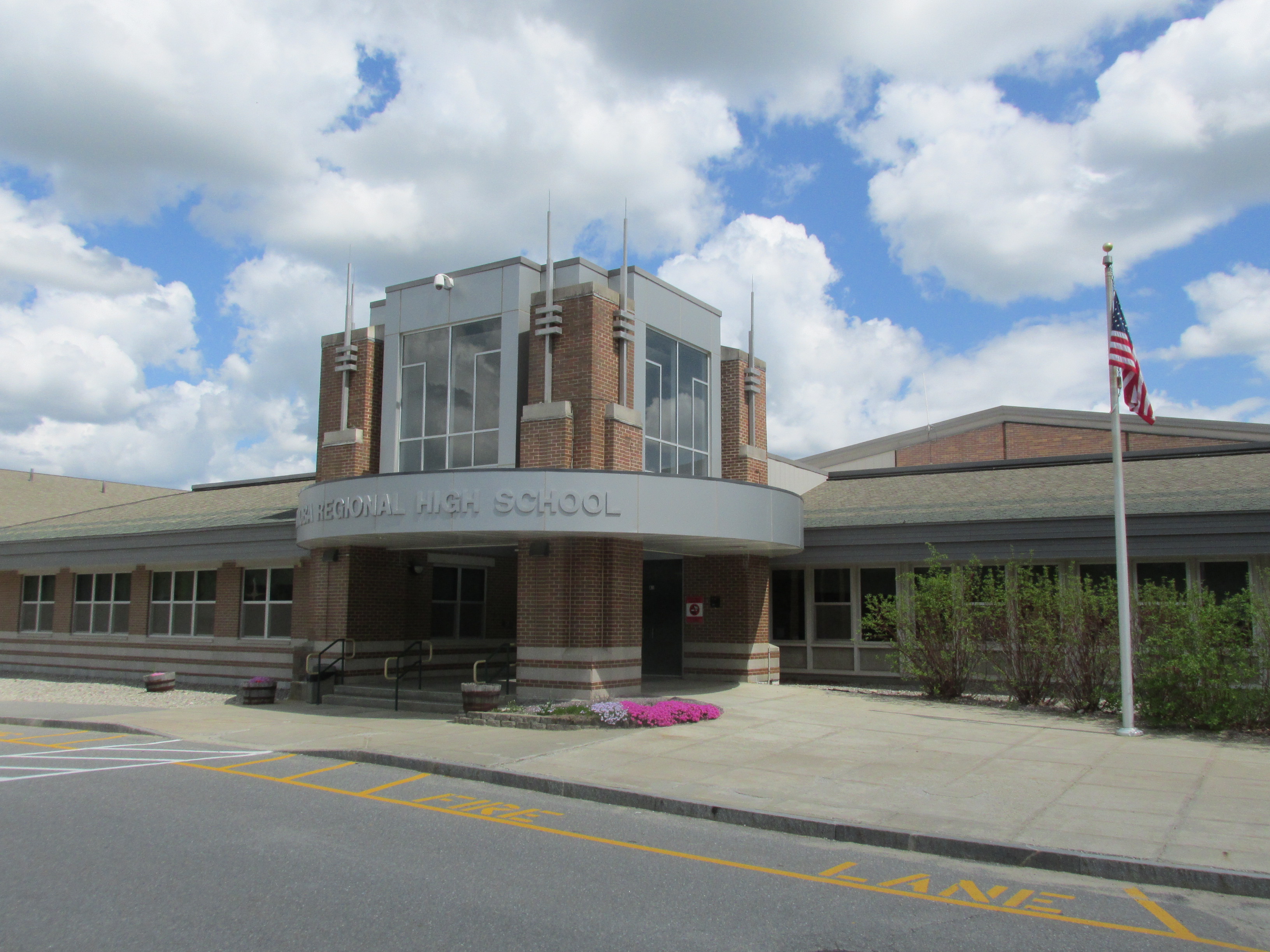 Nashoba_Regional_High_School,_Bolton_MA