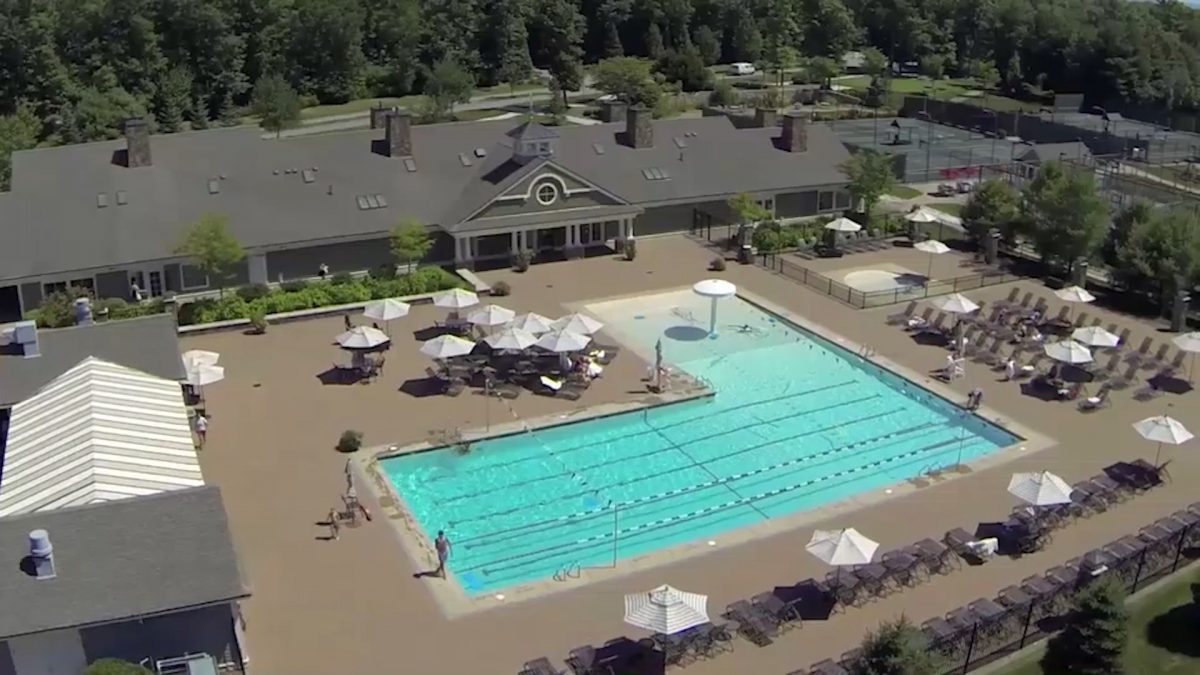 Bay club Pool